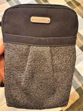 Baggallini Black and Gray Textured Crossbody Pouch